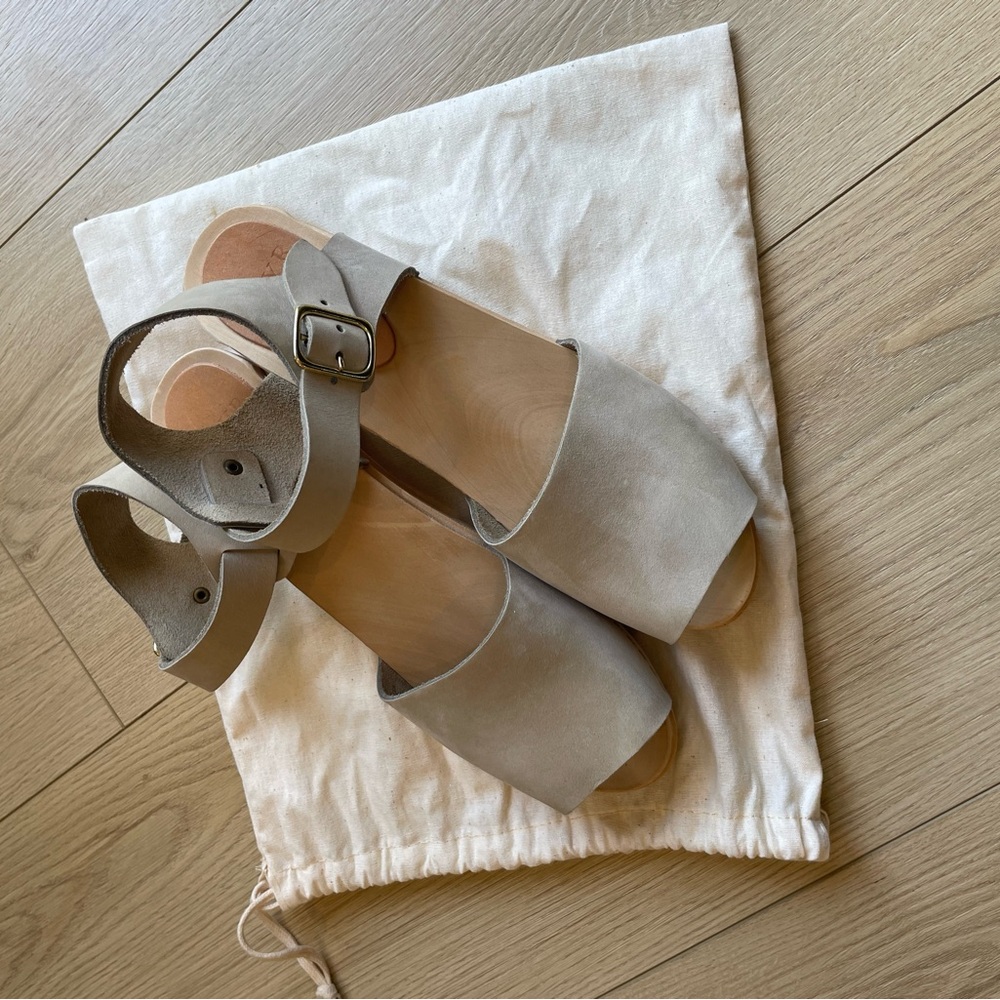 Bryr clog sandals, taupe leather